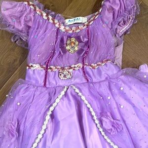 Tulle princess party dress. Capped sleeves. Silk.sequins and design.